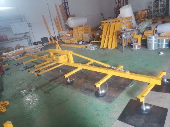 Вакуумная грузозахватная траверса г/п до 10 тонн в горизонтальном положении Вакуумная грузозахватная траверса г/п до 10 тонн в горизонтальном положении